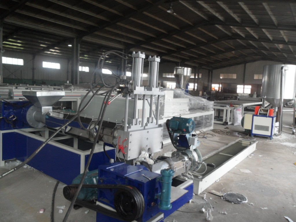 Buy cheap LDPE / HDPE Film Recycled Granule Single Screw Extruder product