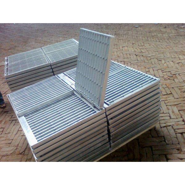 SGS Metal Grates For Driveways / Rectangular Gutter 50 / 100mm Twisted Bar Pitch