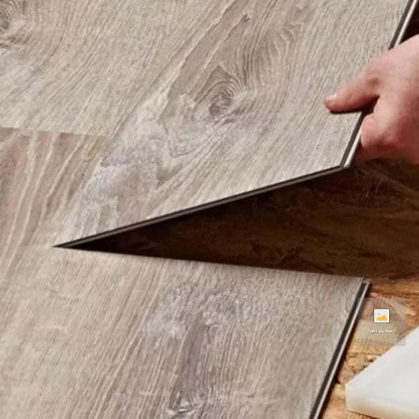 Luxury Waterproof Click SPC Vinyl Flooring Anti Scratch Embossed Surface