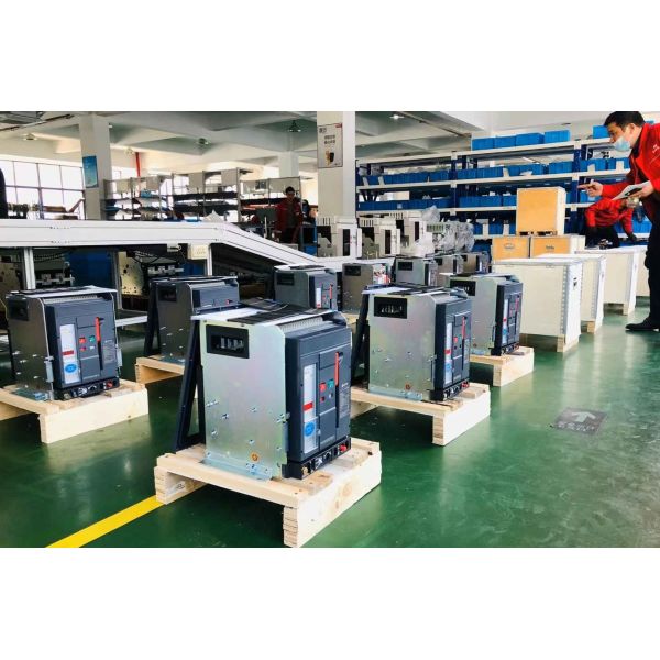 Plastic Shell MCCB Circuit Breaker 125A 250A 400A 630A 800A Low Voltage 3P 4P