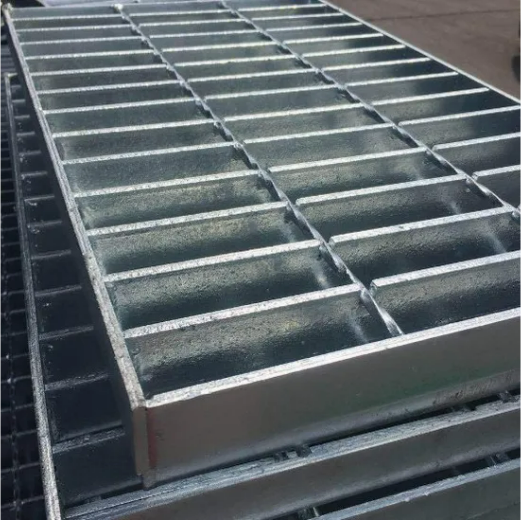 Premium Serrated Steel Grating for Secure Platform Surfaces