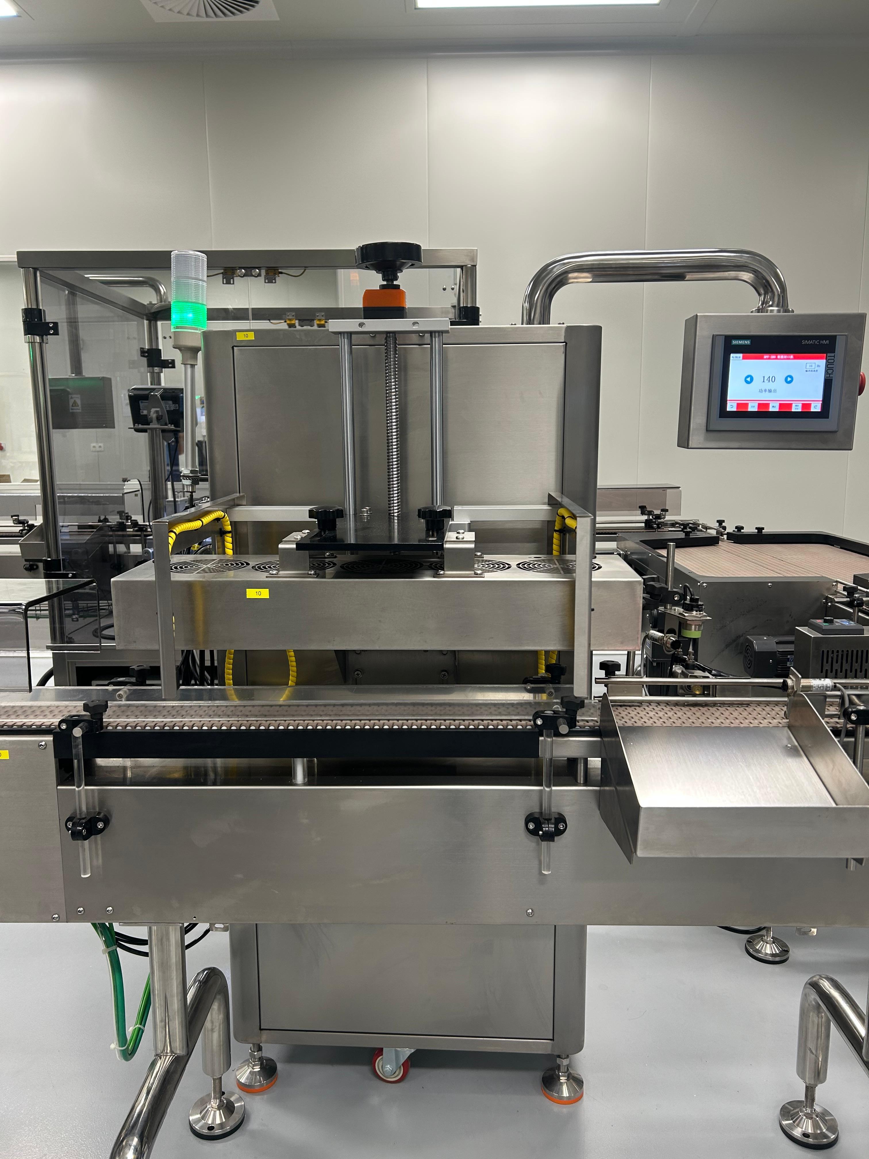 BPF-200 Continuous Induction Sealer with 2.5kW Max Output Power, PLC Control & Touchscreen Operation, and Air & Water Cooling Options