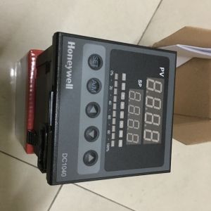 Microprocessor Based Temperature Controller PID DC1000 Honeywell DC1040CL-302000