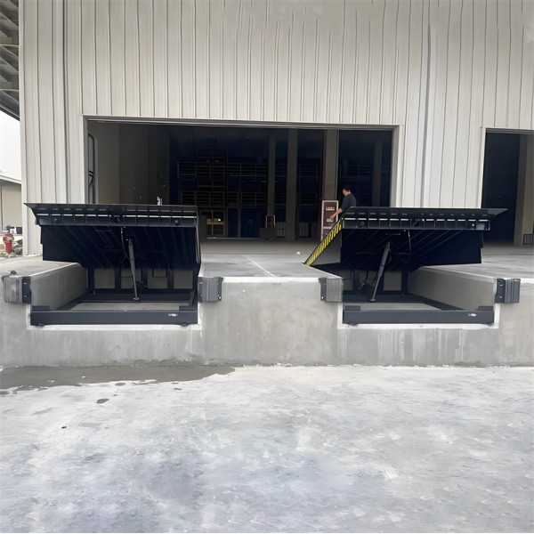 Anti Skid Checkered Plate Loading Dock Leveler Vertical Storing System Cold Storage Clean Operations
