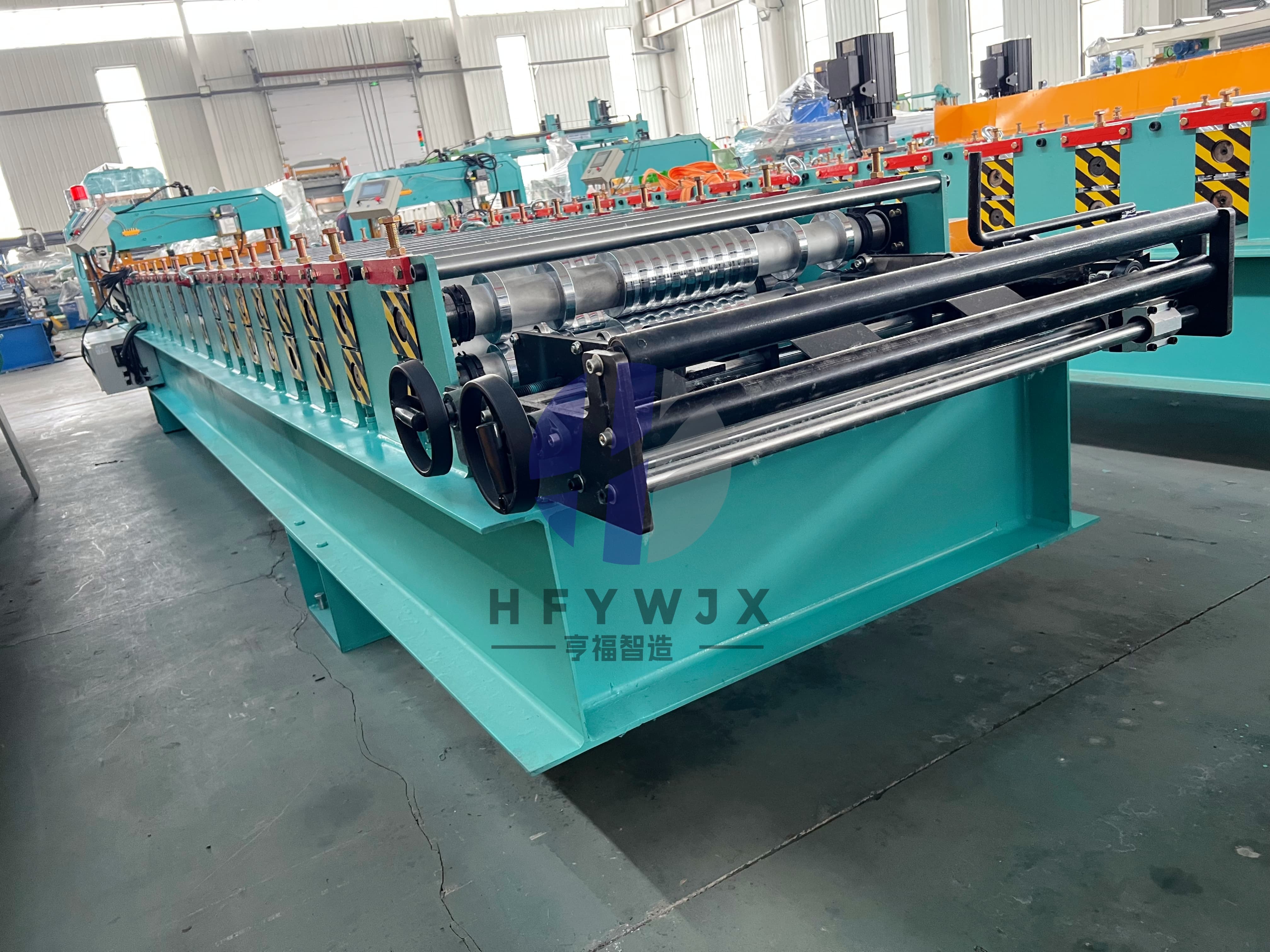 Automatic Small Corrugated Roof Sheet Roll Forming Machine with PLC Touch Screen Control and Servo Flying Cut for 0-40m/min Stepless Speed Regulation