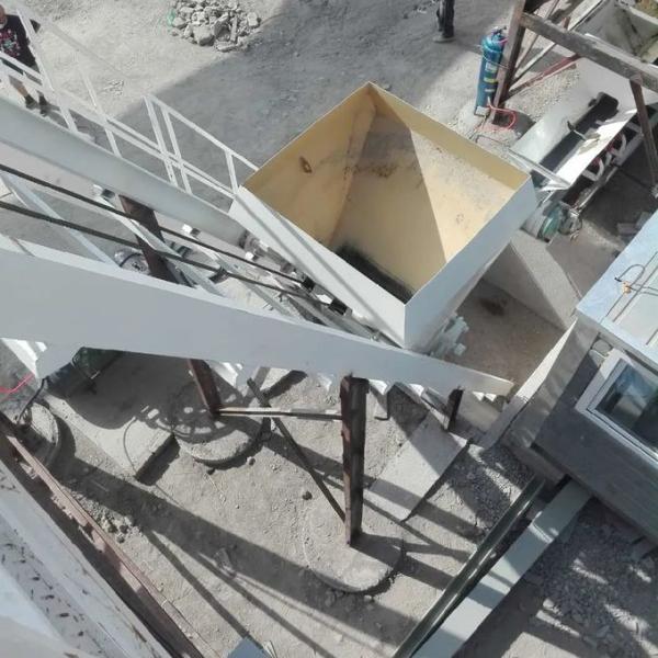 Environment Friendly Tower Type HL90 Concrete Batching Plant
