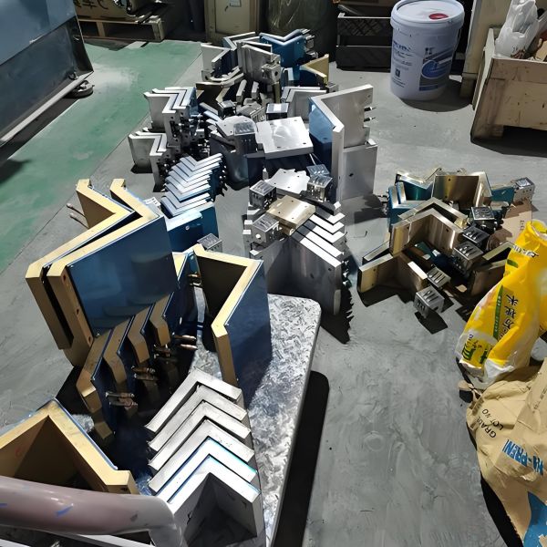 Ceramic Band Heaters for Twin-Screw Extruders
