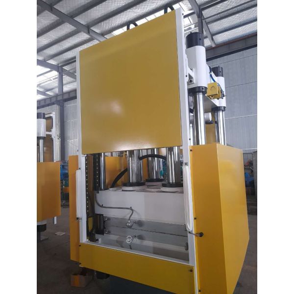Air Spring Vulcanizing Machine in operation