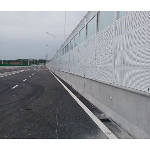 Fireproof Anti-corrosion Highway Noise Barrier 1-20mm Thickness
