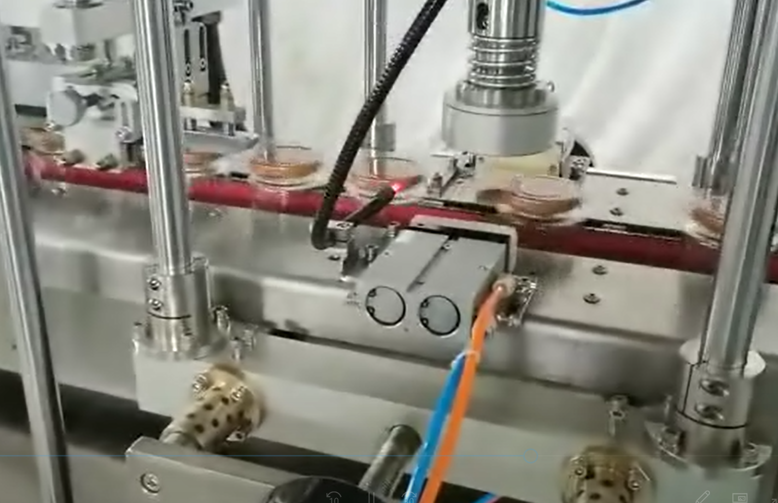 Servo Drive Tinplate Automatic Capping Machine For Glass Jar