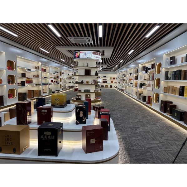 Luxury Perfume Box with Gloss Lacquered Finish Custom Wooden Gift Box for Multi-Use Versatility and Customizable Interior