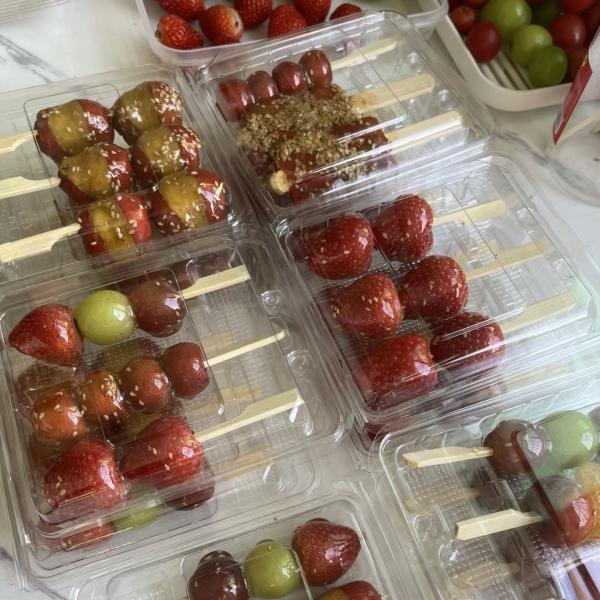Customized Disposable Plastic Transparent Pet Foods On Stick Packaging Hidden Clamshell Tomatoes On Sticks Container With Lid