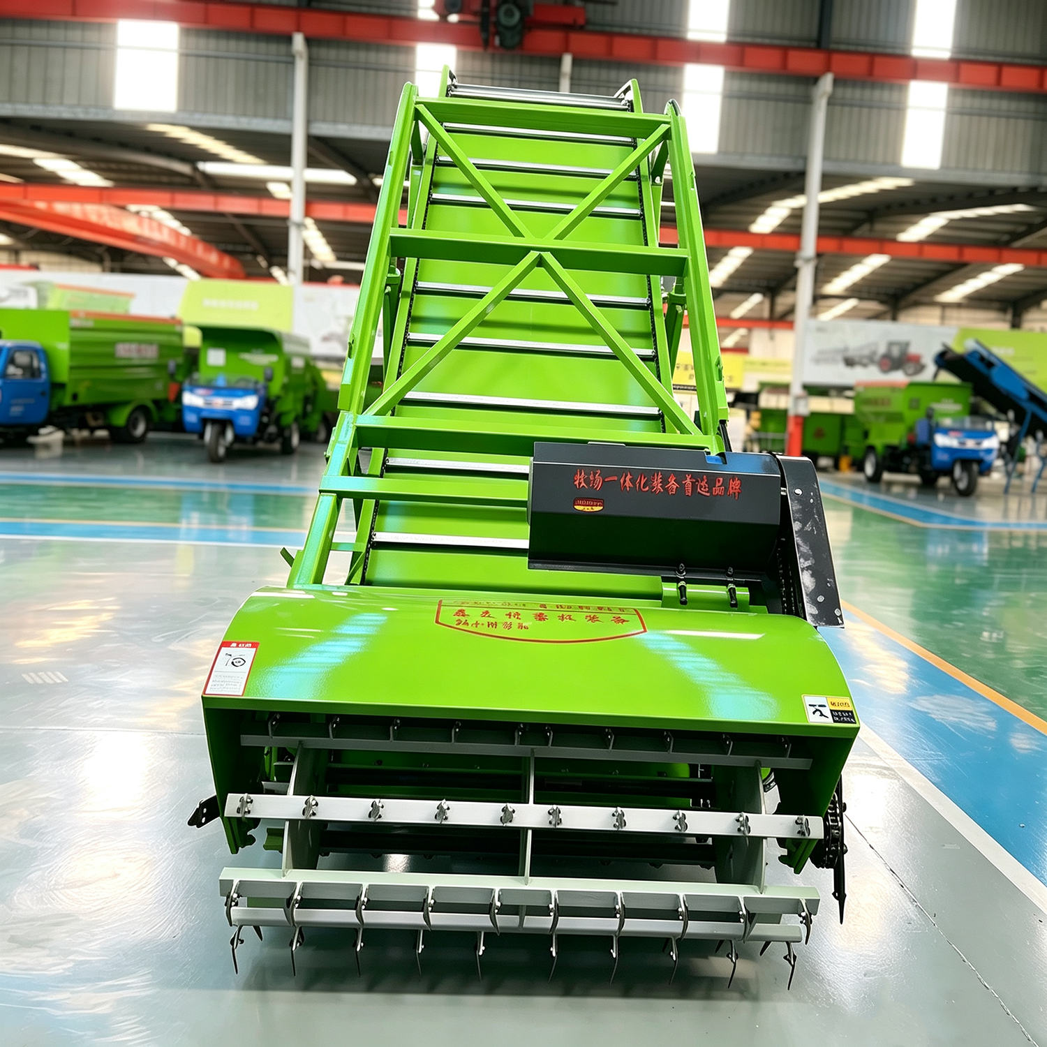 Self Propelled Silage Loader Digger Cattle Sheep Feeding Equipment Adjustable