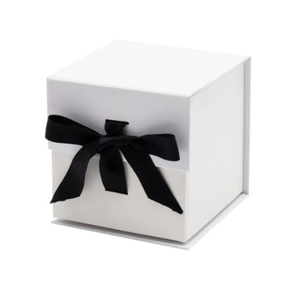 Eco Friendly Cardboard Packing Boxes Foldable Magnetic Closure Gift Box With Ribbon