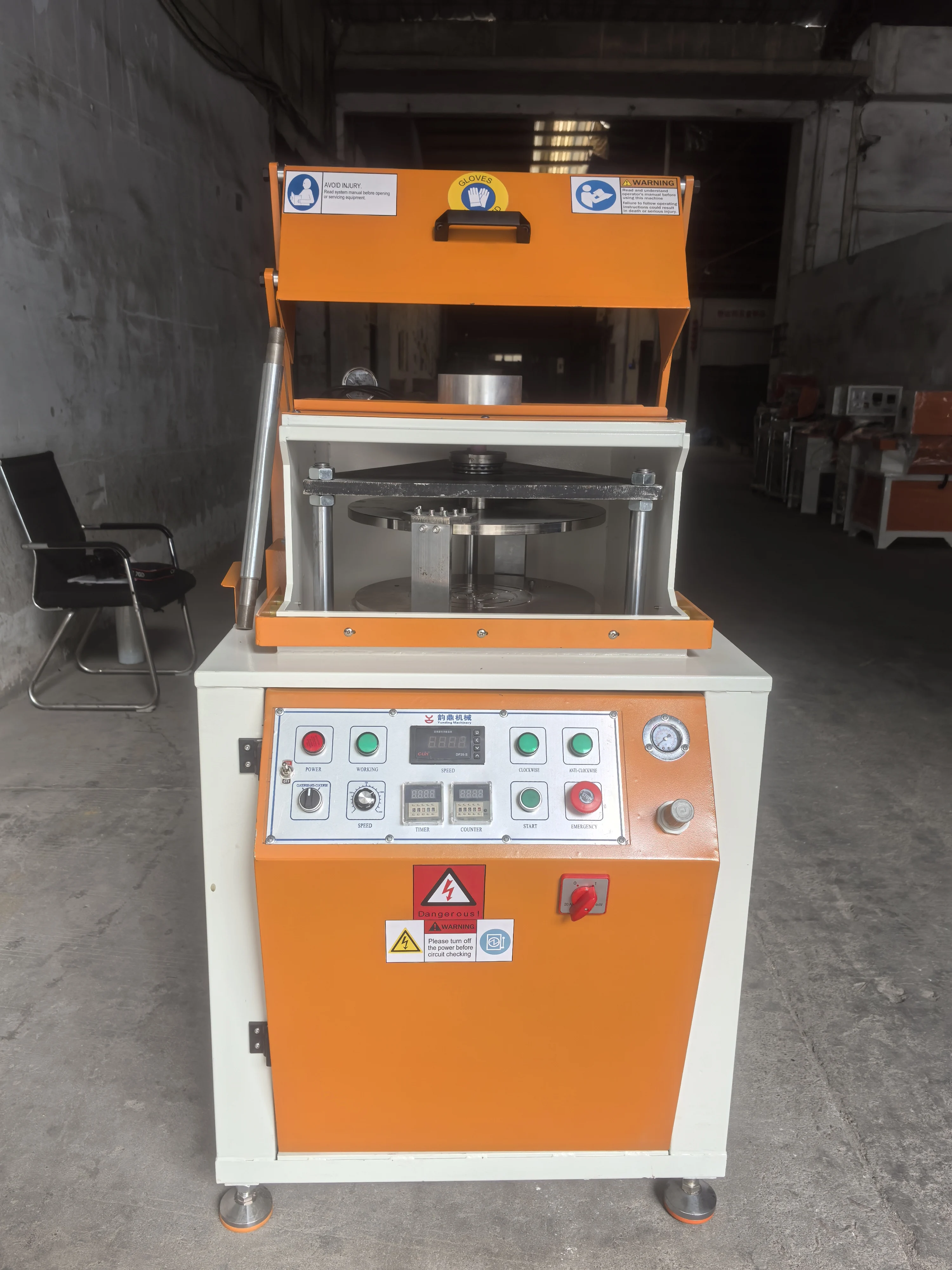 Semi-Automatic Centrifugal Casting Machine For Pattern Zinc Alloy Badges