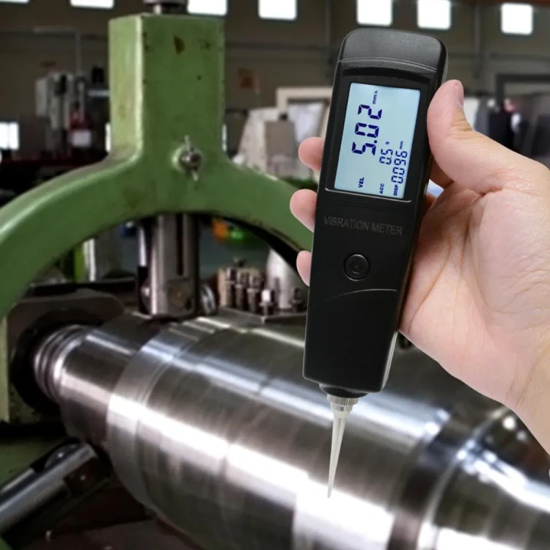 VM-213 Vibration Meter side profile and measurement interface