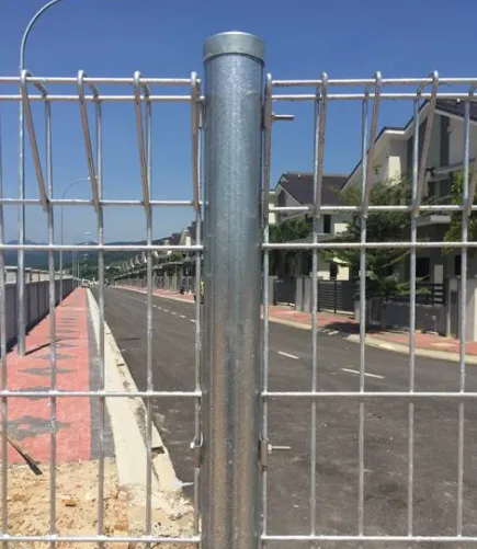 Decorative Galvanized Wire Fence Ornamental Double Loop Roll Top
