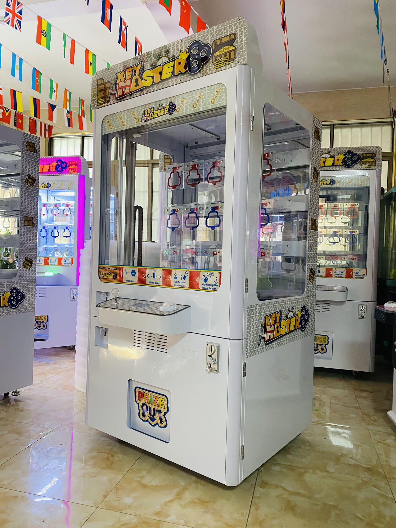Key Master 15‑Slots Coin Operated Prize Machine, Adjustable Difficulty for Mall Arcade