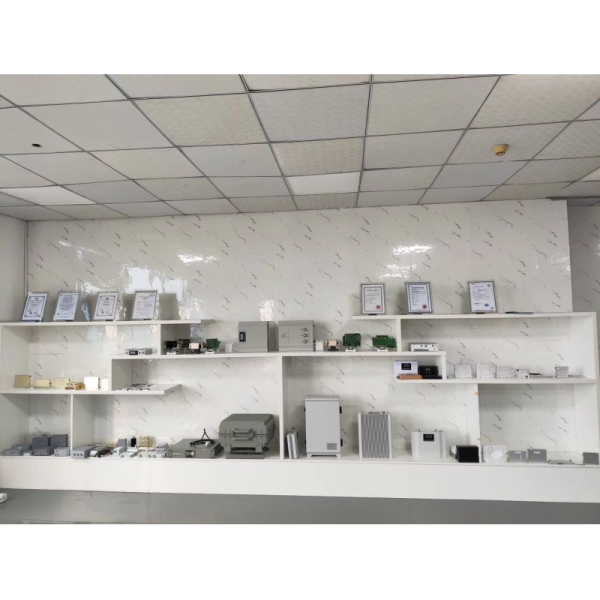 Low Latency DCS Microwave Frequency Shifting Repeater With Digital Pre Distortion For High Quality RF Relaying