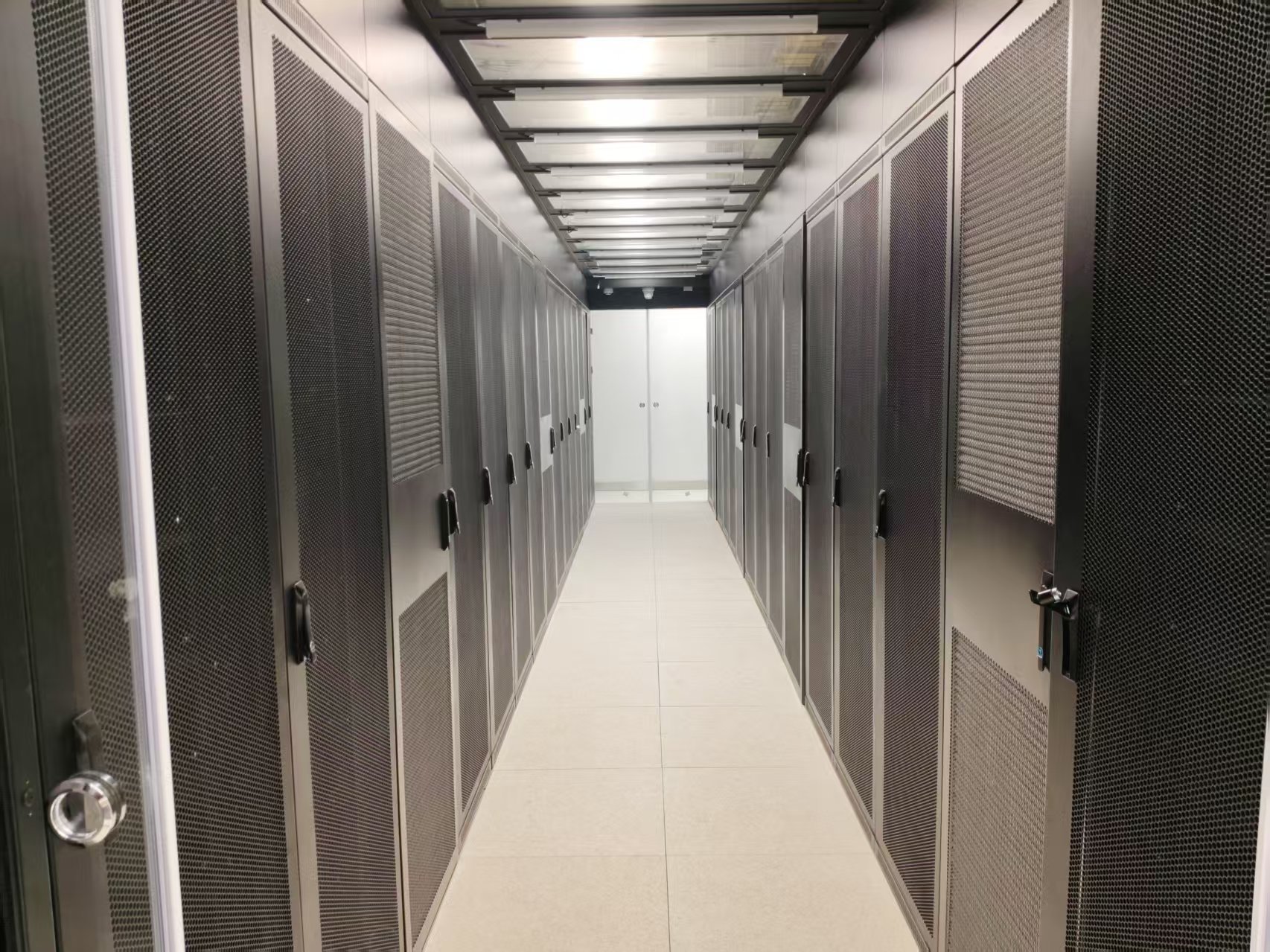 Centralized Cooling Distribution Unit for AI Data Center Liquid Cooling Applications