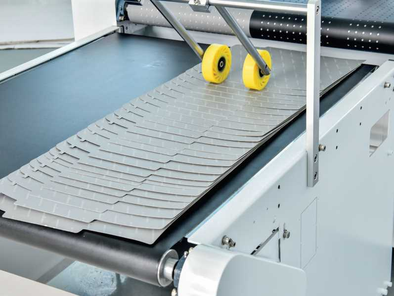 Fully Automatic Double-Sided Tape Application Machine With Alignment Adjustment