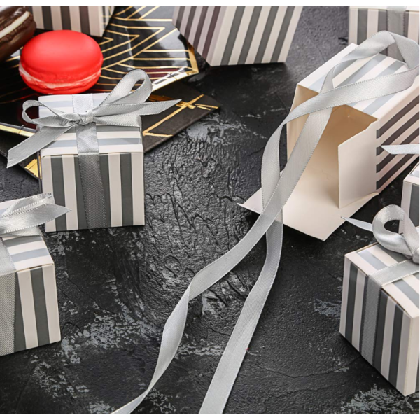 Luxury Ribbon Paper Boxes For Chocolates Packaging Customized Logo