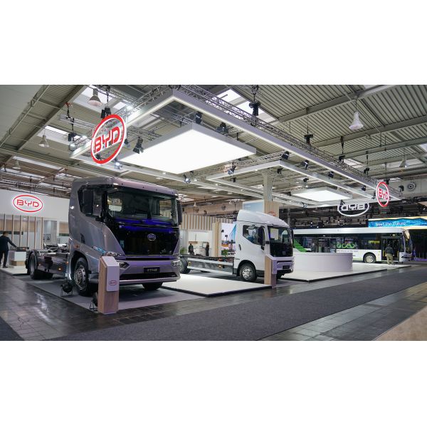 Q3 Tractor Long Range Edition Multimedia System Included