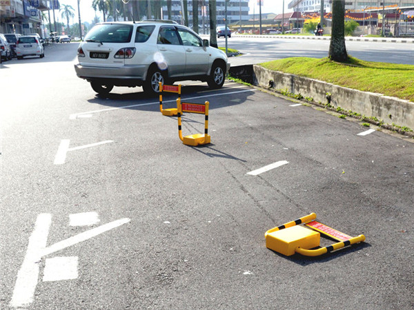 Full Automatic Remote Control Plastic Coating Car Parking Lock with CE Certificate