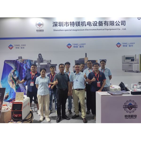 CO2 Laser Cutting Machine 130W 150W CCD Edge Tracing 0.01mm Precision Non Metallic Processing System