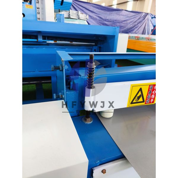 Electric metal shearing machine cutting mechanism