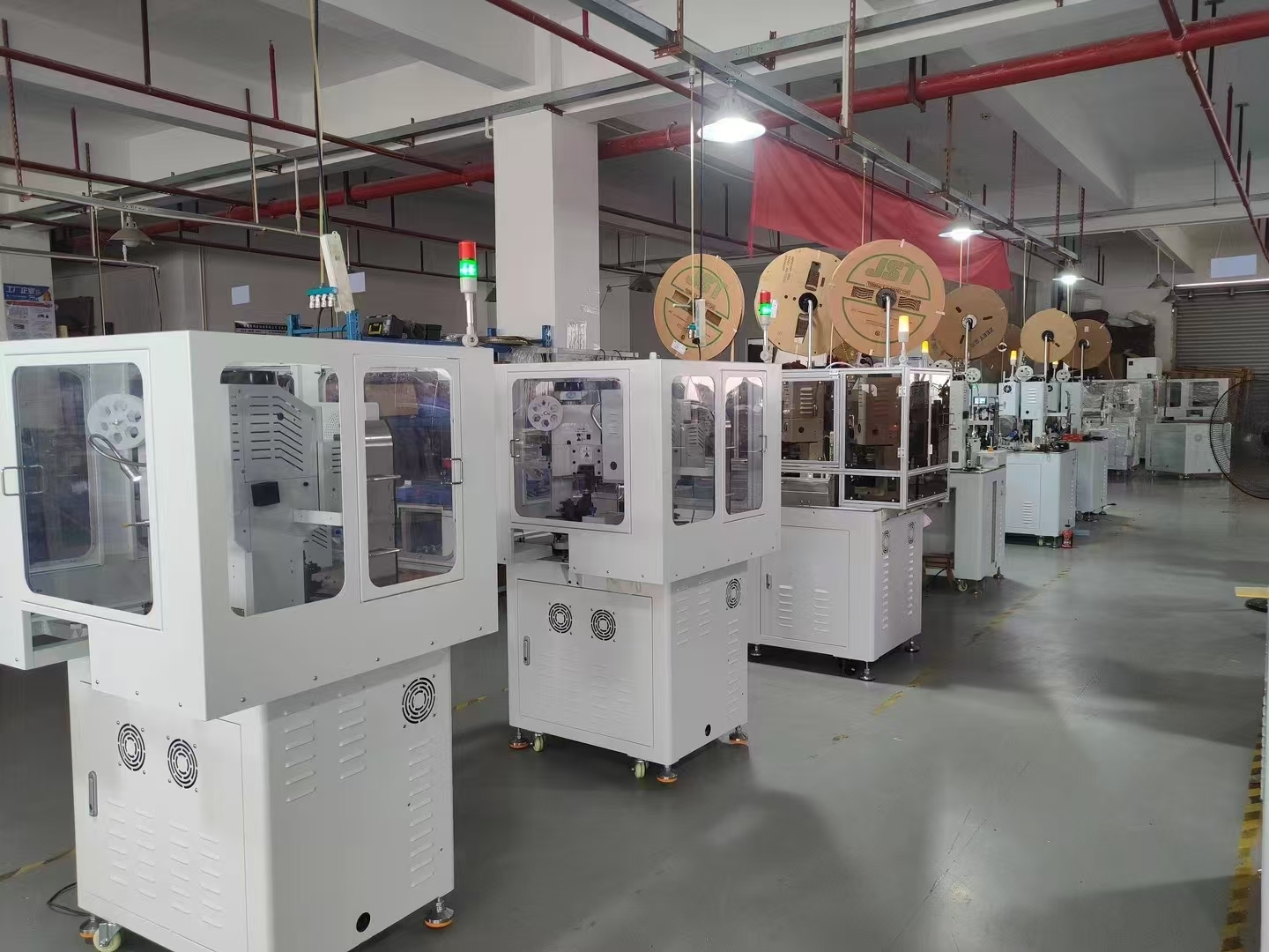 HR-35ST Fast Stripping Speed Wire Harness Stripper Machine with 7 Inch PLC Screen, 8 Wheels Driving, and High Speed Steel Blade
