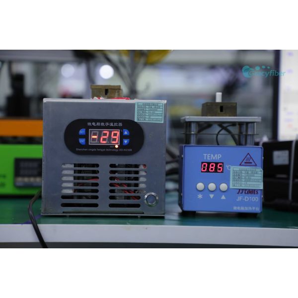Polarization Maintaining Fiber Array PM V Groove Fiber Array High Precision Quartz Pyrex Silicon 1 To 64 Channel
