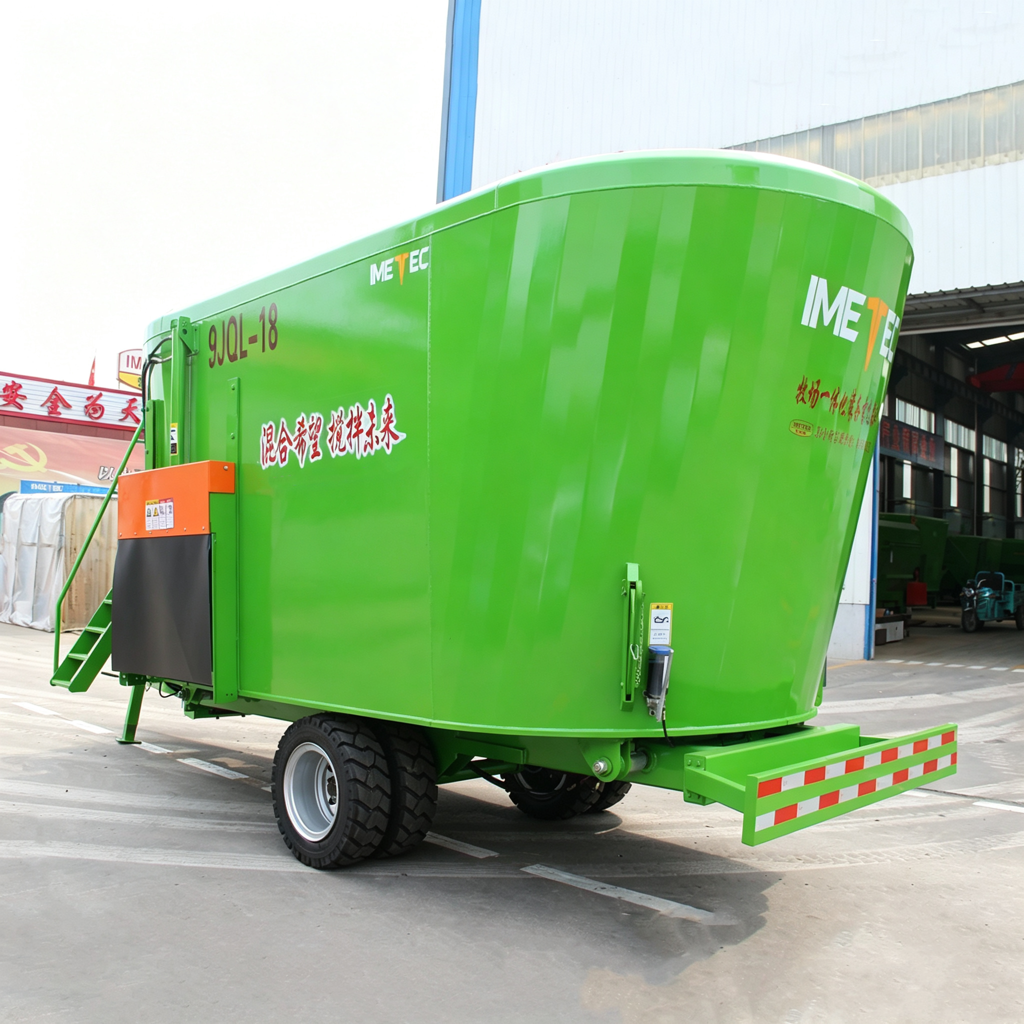 Feed pusher side view