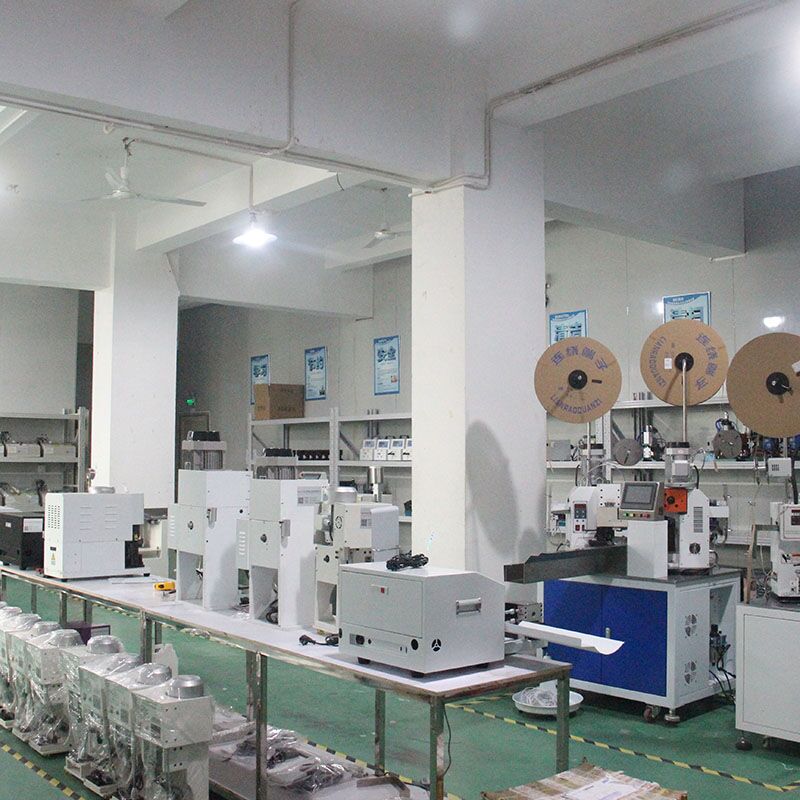 Automatic cutting wiring machine