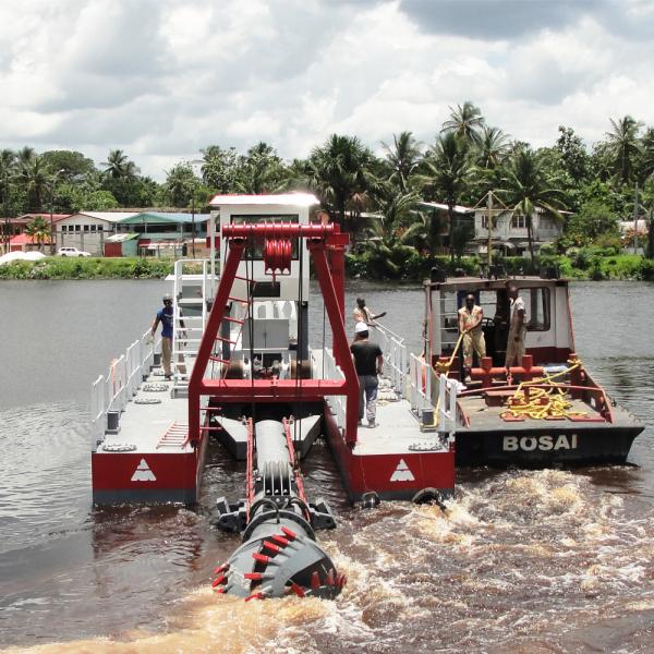 Powerful Small Dredger Equipment With 522kw Engine Power And 100-600 Meters Discharge Distance