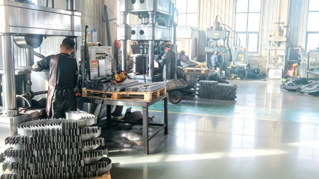 Hot-dip Galvanized Stainless Steel Pipe Clamp Support Bracket for Heavy-duty Industrial Applications