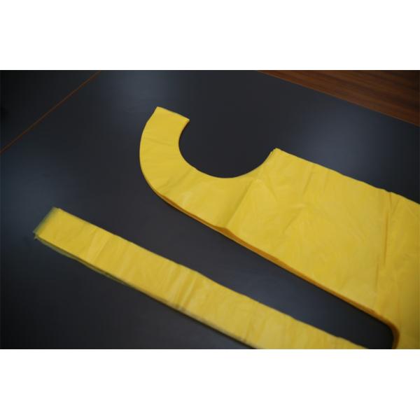 Plastic Polythene Disposable Medical Apron LDPE/HDPE Black Flat pack Aprons on roll Smooth Embossed Yellow Pink