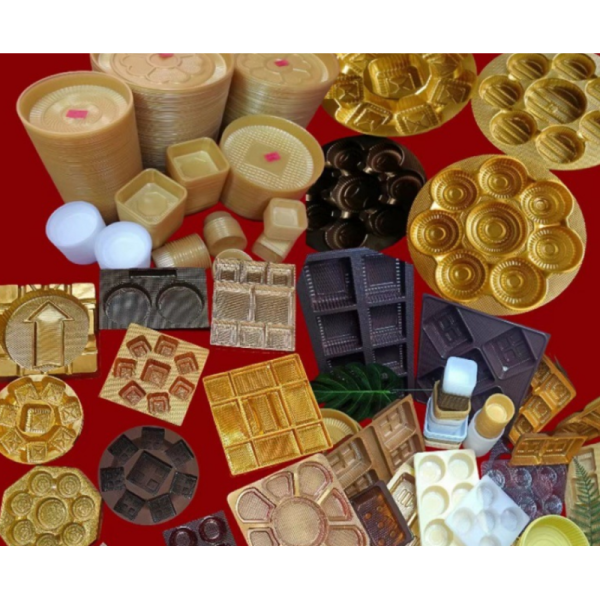 Hinged plastic fruit packaging box