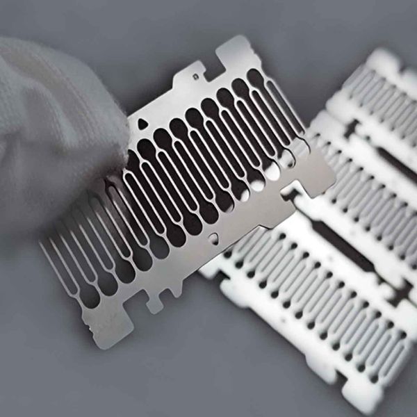 Precision Etched Razor Blades with High-Tolerance & OEM Designs for High-Volume Orders