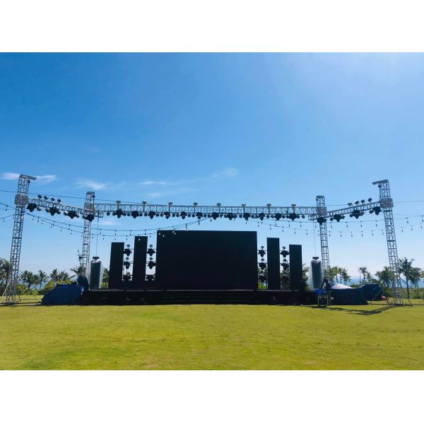 Extra Large Visual Experience, Worry-Free Rental – Creating Immersive Visual Feasts