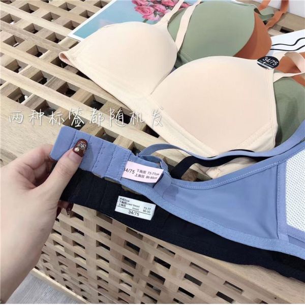 Seamless Underwear With Adjustable Shoulder Straps Gathered and Comfortable Small Chest Wire Free Bra for Women