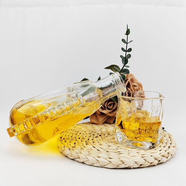 Special Craftsmanship Brandy Bottle Unique Flat Round Design with Crystal Flower Shape
