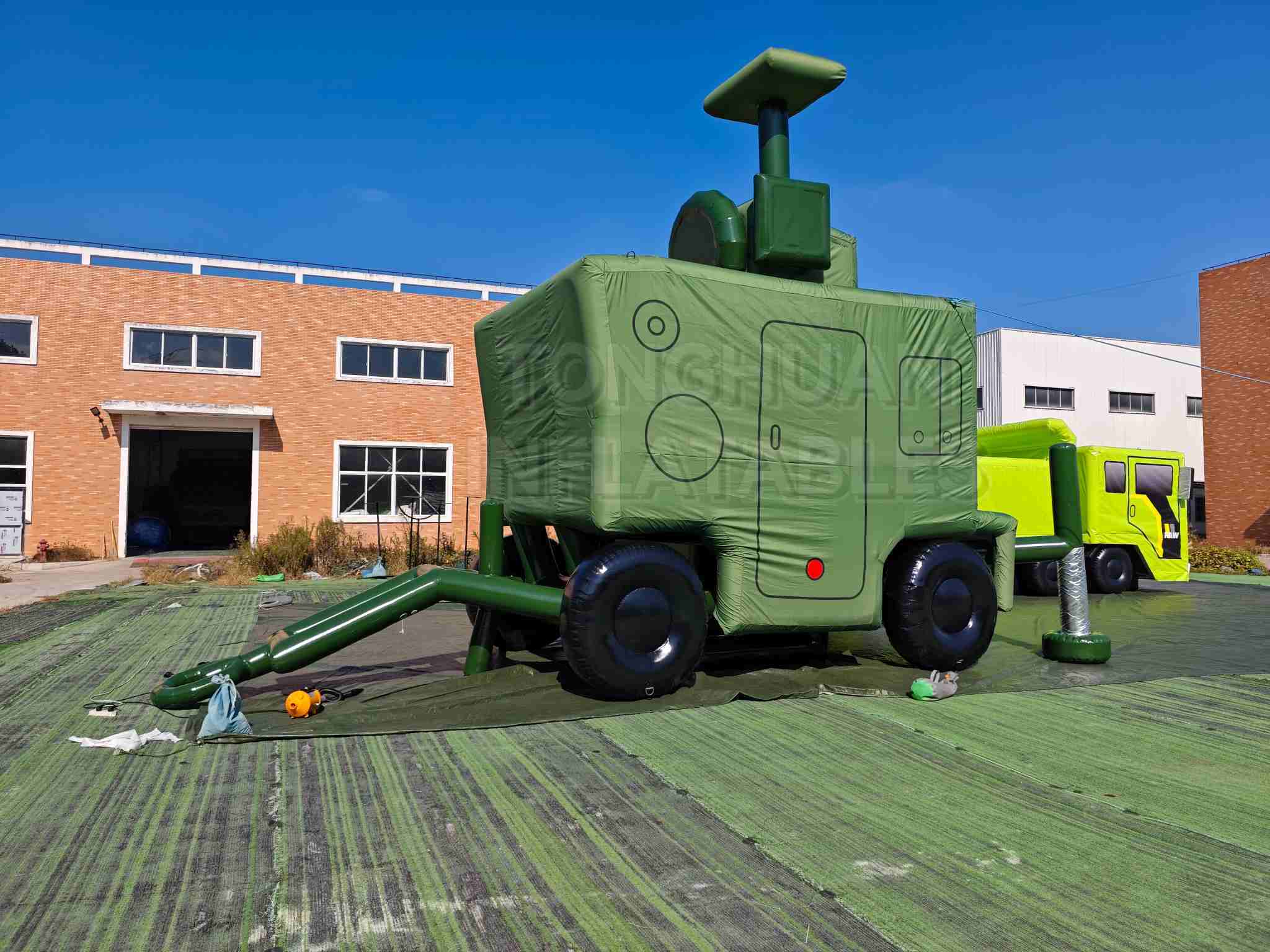 Custom Inflatable Radar Trailer Replica with Raised Antenna Mast Box Body Wheels and Tow Bar for Training Display Exhibition and Outdoor Simulation
