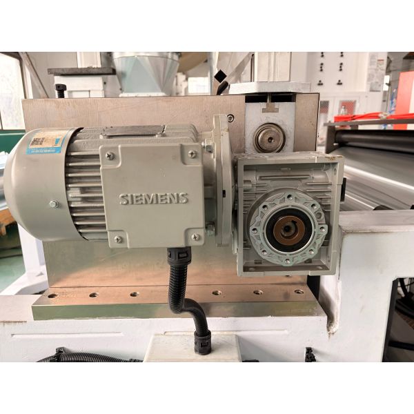 LK-T63 Aluminum Foil Container Machine with Lithium Based Ester Lubrication, Durable C-Frame Construction, and 3-Cavity Mold Design