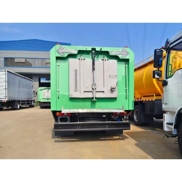 High Efficiency Suction Based Sweeping Heavy Duty Large Cleaning Equipment Street Garbage Sweeper Vehicle for Park Road Street