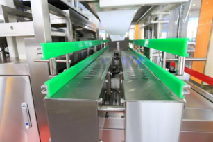 Automatic SUS Four Boxes At One Time Servo Vertical Carton Packing Machine Case Packer