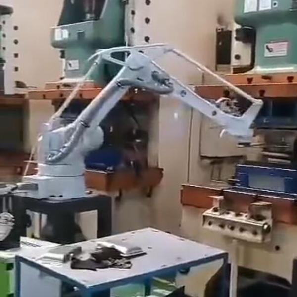 120KG - 200KG Smart Painting Line Robot Line Painter For Building Material