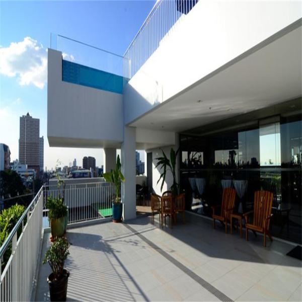 Create a Unique Pool Experience with Our Customized Acrylic Pool Desig