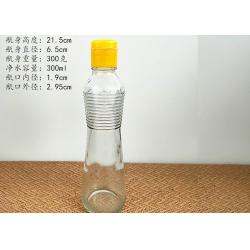 China 500ml Transparent Glass Bottle For Oil / Glass Vinegar Bottles With Spiral Lid for sale