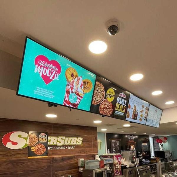 32 Inch Wall Mounted Digital Signage with 1920x1080 Resolution and 178° Viewing Angle